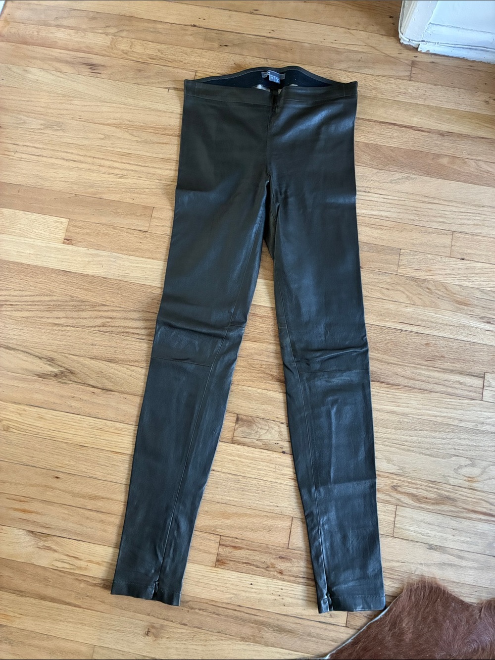 Vince dark green Leather leggings size small